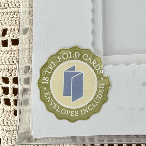 K&Company  DIY card kit. 18 tri-fold cards with scalloped opening & envelopes - Picture 2 of 5